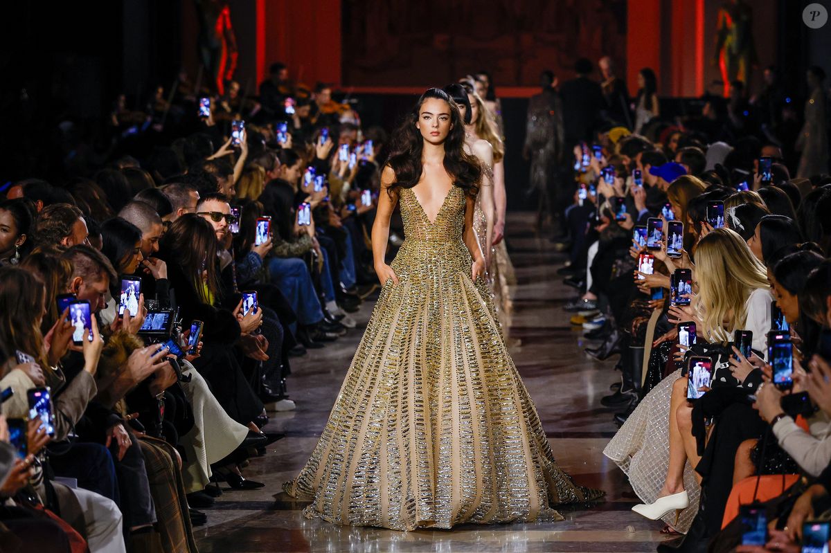 Deva Castel Photo : Deva Cassel - Défilé Elie Saab, Collection Haute Couture ...