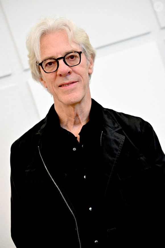 Les deux musiciens accusent le chanteur d’avoir perçu des revenus liés aux compositions du groupe sans leur en reverser une part équitable.

Stewart Copeland, musicien, batteur et fondateur du groupe Police, parrain du MIDEM+24, a reçu son diplôme de Citoyen d'Honneur de la ville de Cannes par David Lisnard, maire de la ville, le 26 janvier 2024. © Bruno Bebert / Bestimage