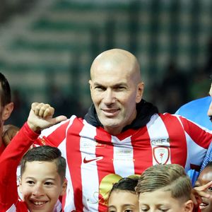 Zinedine Zidane durant la première édition du « match des légendes » opposant l'équipe des Légendes, les anciens de Cannes, à l'équipe des Etoiles avec pour capitaine Didier Deschamps, au stade Pierre de Coubertin à Cannes, le 30 octobre 2025. Les Légendes cannoises, coachées par Luis Fernandez et supportées par Zinedine Zidane qui portait les couleurs cannoises, mais qui n'a pas joué, ont remporté le match 3 à 2. Tous les bénéfices de la soirée seront reversés aux associations les Etoiles de l'Espoir, à l'association Adrien et à l'association Clin d'Oeil, qui oeuvrent pour les plus démunis et la jeunesse. 

© Dominique Jacovides  / Bruno Bebert / Bestimage