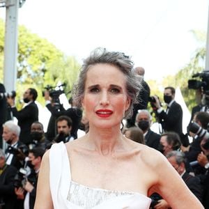 Andie MacDowell - Montée des marches du film " Tout s'est bien passé " lors du 74ème Festival International du Film de Cannes. Le 7 juillet 2021 © Borde-Jacovides-Moreau / Bestimage