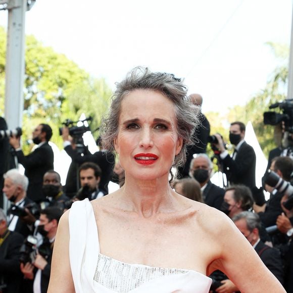 Andie MacDowell - Montée des marches du film " Tout s'est bien passé " lors du 74ème Festival International du Film de Cannes. Le 7 juillet 2021 © Borde-Jacovides-Moreau / Bestimage