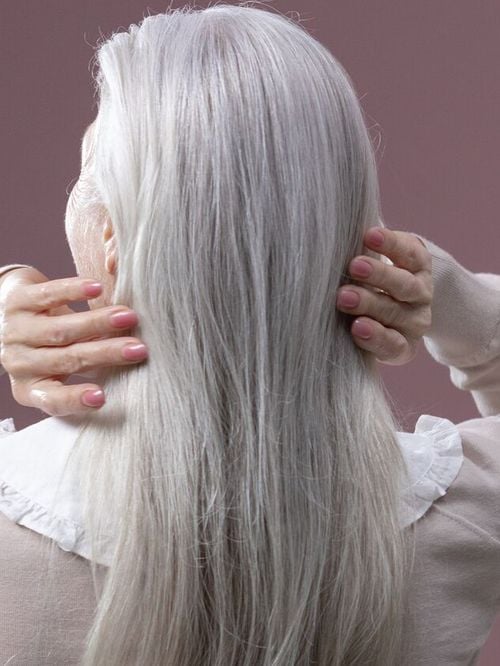 Cheveux gris : selon la psychologie, les personnes qui les assument ont deux traits de personnalité en commun