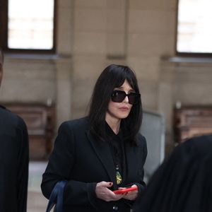Isabelle Adjani arrive pour la tenue de son procès en appel (chambre 2-13) pour fraude fiscale, au Palais de Justice de Paris, le 27 février 2026.
© Julien Sarkissian/Bestimage