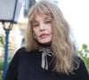 À 73 ans, la comédienne Arielle Dombasle continue d'impressionner par sa silhouette et son énergie. Elle semble défier les lois du temps.

Arielle Dombasle lors de la soirée d'ouverture de la 35ème édition du "Dinard Festival du Film Britannique & Irlandais" à Dinard.

© Denis Guignebourg/BestImage