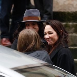 Salomé Lelouch, Isabelle Le Nouvel (veuve du défunt) - Sorties des obsèques de Niels Arestrup à l'Église Saint-Roch à Paris. Le 10 décembre 2024
© Christophe Clovis / Bestimage