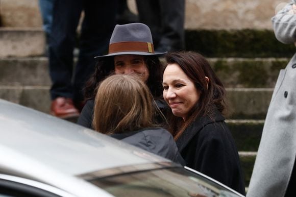 Salomé Lelouch, Isabelle Le Nouvel (veuve du défunt) - Sorties des obsèques de Niels Arestrup à l'Église Saint-Roch à Paris. Le 10 décembre 2024
© Christophe Clovis / Bestimage