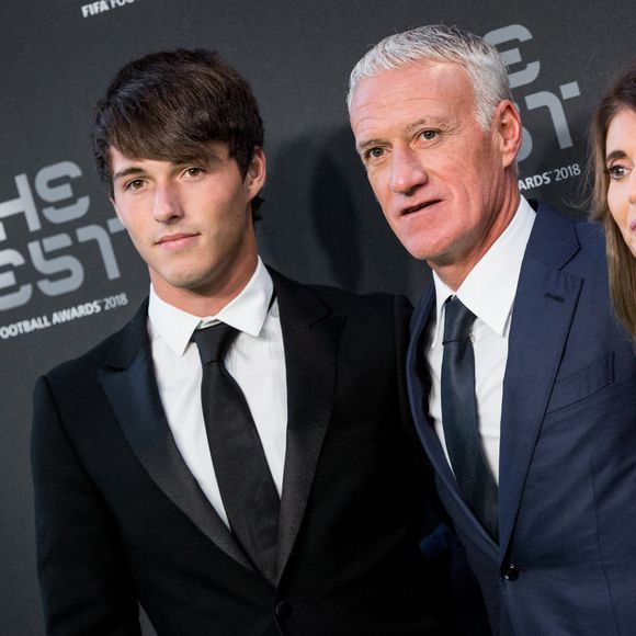 Didier Deschamps a perdu sa mère et rentre en France pour les obsèques

Didier Deschamps, sa femme Claude et leur fils Dylan - Les célébrités arrivent à la cérémonie des Trophées Fifa au Royal Festival Hall à Londres, Royaume Uni. © Cyril Moreau/Bestimage
