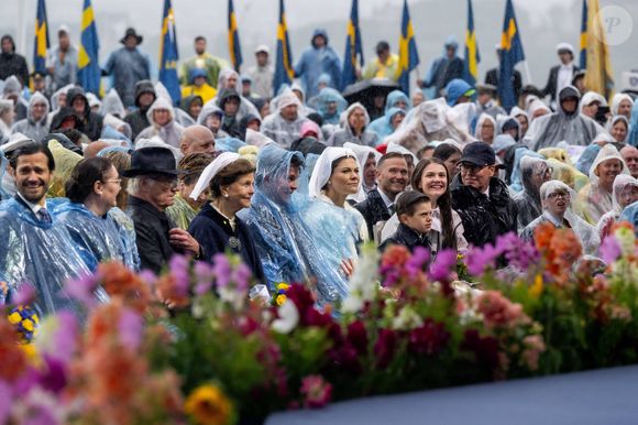 Andreas Norlén, Helena Norlén, le roi Carl XVI Gustav de Suède, la reine Silvia de Suède, la princesse Victoria de Suède, le prince Daniel de Suède, la Princesse Estelle de Suède, le Prince Oscar, la princesse Madeleine de Suède, Chris O´Neill, le Prince Carl Philip lors des célébrations de la Fête nationale à Stockholm le 6 juin 2025. Photo par Dana Press / Bestimage