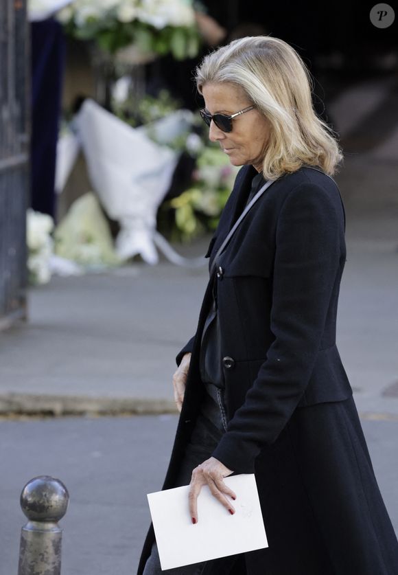 Claire Chazal - Sortie des obsèques de Nadia Farès en l'église Saint-Jean-de-Montmartre à Paris, le 24 avril 2026. N.Farès est décédée le 17 avril 2026 quelques jours après un "incident cardiaque" survenu le 12 avril 2026 dans la piscine du complexe sportif, Blanche (9ème).