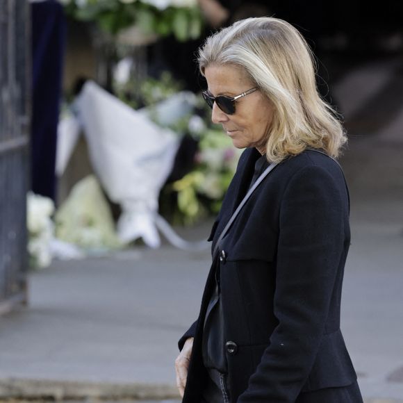 Claire Chazal - Sortie des obsèques de Nadia Farès en l'église Saint-Jean-de-Montmartre à Paris, le 24 avril 2026. N.Farès est décédée le 17 avril 2026 quelques jours après un "incident cardiaque" survenu le 12 avril 2026 dans la piscine du complexe sportif, Blanche (9ème).