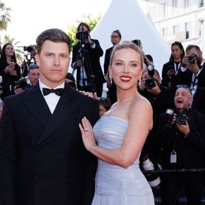 Pas question de faire sans lui !

Colin Jost et sa femme Scarlett Johansson - Montée des marches du film « Vie privée » lors du 78ème Festival International du Film de Cannes, au Palais des Festivals à Cannes. 
© Jacovides-Moreau / Bestimage