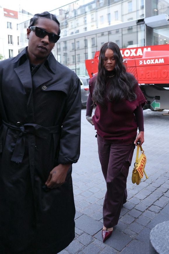 Paris, FRANCE Le couple stylé Rihanna et A$AP Rocky fait une entrée remarquée à Sienne lors d'un séjour à Paris.



Sur la photo : Rihanna, ASAP Rocky
