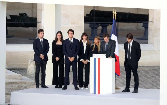 Stella Belmondo, Victor Belmondo, Giacomo Belmondo, Alessandro Belmondo, Annabelle Belmondo et guest lors de la cérémonie d’hommage national à Jean-Paul Belmondo à l’Hôtel des Invalides à Paris, France, le 9 septembre 2021. © Dominique Jacovides/Bestimage