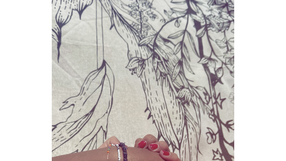 Sur Instagram, l'ancienne championne olympique a dévoilé une photographie de son fils Lou alors qu'ils étaient au restaurant Club Plage Pereire.

Laure Manaudou, Story Instagram mai 2025