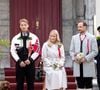 Les médecins ont alors jugé nécessaire une transplantation pulmonaire en urgence.

Molly Fiskebolle, la princesse héritière Mette-Marit, le prince héritier Haakon, le prince Sverre Magnus accueillent le défilé des enfants d’Asker lors des célébrations de la fête nationale norvégienne de 2026 au manoir de Skaugum à Asker, près d’Oslo, en Norvège, le 17 mai 2026.

Dana Press / Bestimage