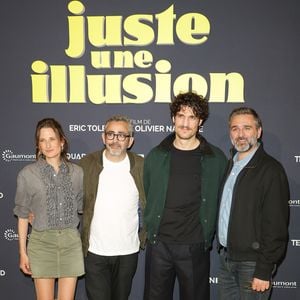Camille Cottin, Eric Toledano, Louis Garrel et Olivier Nakache - Première du film "Juste une illusion" au cinéma Le Grand Rex à Paris le 22 mars 2026. © Coadic Guirec/Bestimage