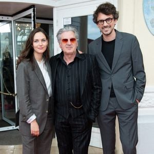 Nelly Auteuil, Daniel Auteuil et Hugo Gélin au Photocall "Le Fil dans le cadre" du 38ème Festival du Film de Cabourg à Cabourg, France le 14 juin 2024. Photo par Aurore Marechal/Abaca