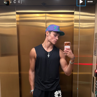 Le fils de David Hallyday, Cameron Smet, partage un panorama à couper le souffle depuis un appartement d’exception à Monaco