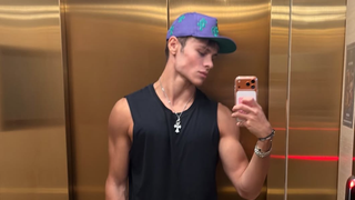 Le fils de David Hallyday, Cameron Smet, partage un panorama à couper le souffle depuis un appartement d’exception à Monaco