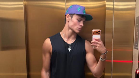 Le fils de David Hallyday, Cameron Smet, partage un panorama à couper le souffle depuis un appartement d’exception à Monaco