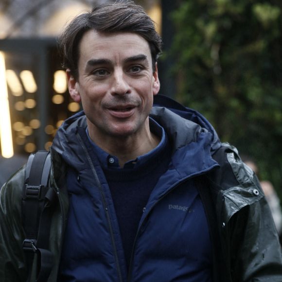 Julian Bugier - Arrivées à l'enregistrement de l'émission "Vivement Dimanche" au Studio Gabriel à Paris, France, le 10 janvier 2023, présentée par M.Drucker et diffusée le 15 janvier 2023 sur France 3. © Christophe Clovis/Bestimage