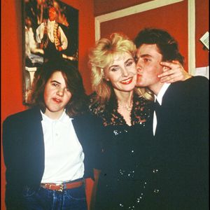 Souffrant de sclérose en plaques depuis 2007, Romain Vidal se bat chaque jour contre les effets de la maladie.

Archives - Michèle Torr dans sa loge de l'Olympia avec ses enfants Emilie et Romain Duval le 22/01/1987  © CHARRIAU / BESTIMAGE