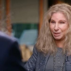 "J'avais hâte de célébrer les remarquables films de la 79e édition. Mes remerciements les plus sincères vont au Festival, ainsi qu’à toutes celles et ceux qui continuent de soutenir et de défendre l’art du cinéma", a-t-elle déclaré.
Barbra Streisand