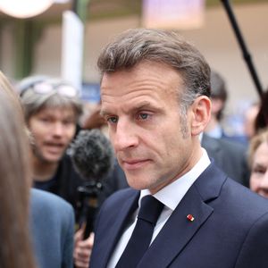 Emmanuel Macron, président de la République Française, inaugure le Festival du Livre de Paris (17 - 19 avril 2026) au Grand Palais, le 17 avril 2026, accompagné de C.Pégard, Ministre de la Culture. © Denis Guignebourg / Bestimage