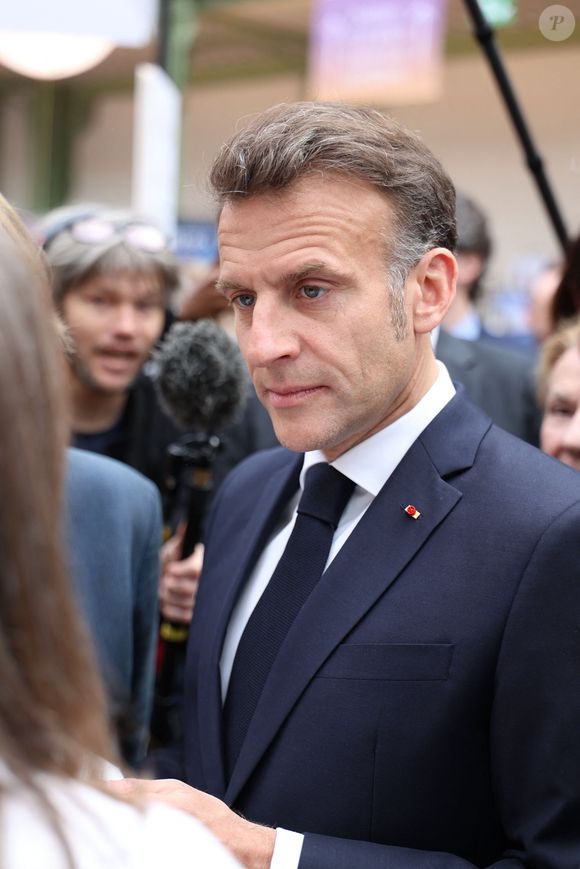 Emmanuel Macron, président de la République Française, inaugure le Festival du Livre de Paris (17 - 19 avril 2026) au Grand Palais, le 17 avril 2026, accompagné de C.Pégard, Ministre de la Culture. © Denis Guignebourg / Bestimage