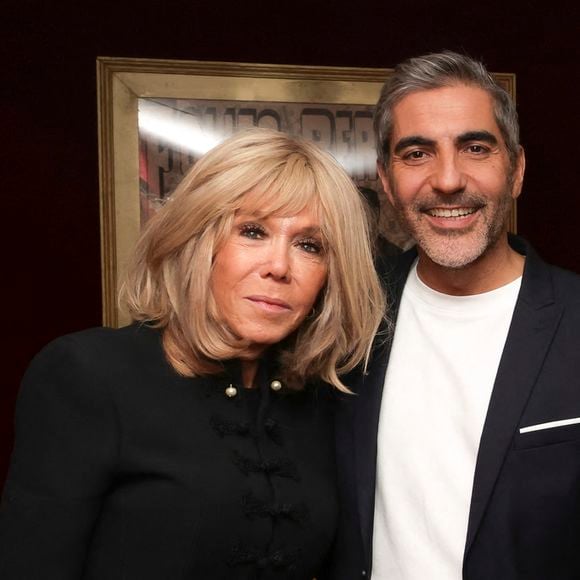 Une vidéo montrant Brigitte Macron dans les coulisses d’un spectacle d’Ary Abittan a provoqué un scandale en ligne.

Brigitte Macron, Ary Abittan, Nicole et Gilbert Coullier, Tiphaine Auzière, lors de la première du nouveau spectacle de Ary Abittan, "Ary Abittan Authentique" aux Folies Bergère à Paris, France. © Jack Tribeca / Bestimage