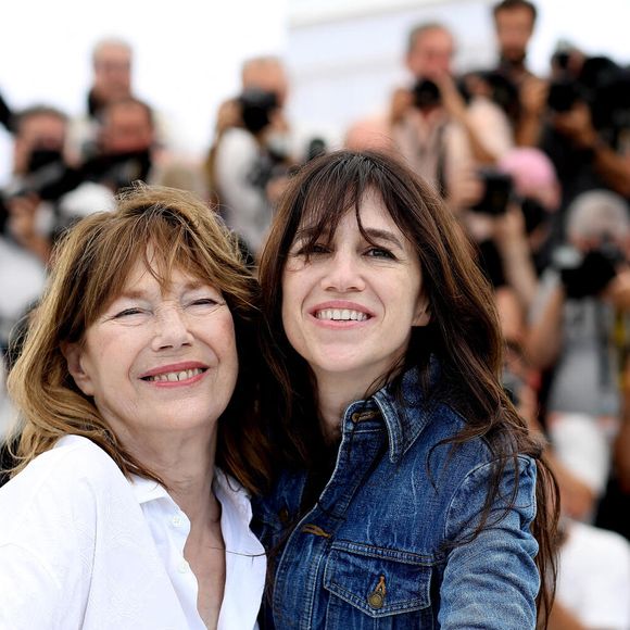 Jane Birkin (habillée en Celine), Charlotte Gainsbourg au photocall du film Jane par Charlotte (Cannes première) lors du 74ème festival international du film de Cannes 
© Borde / Jacovides / Moreau / Bestimage