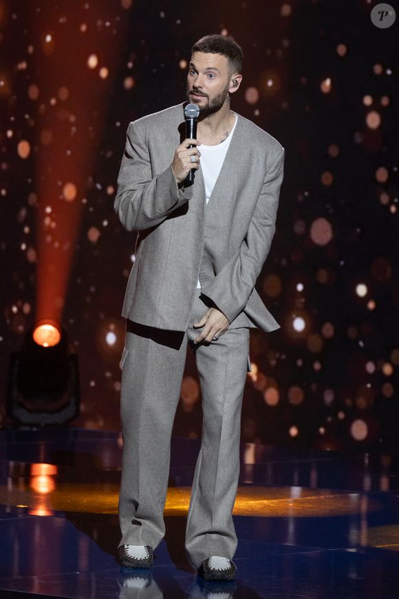 Exclusif - Matt Pokora pour les surprises lors de l'enregistrement de l'émission "La Boîte à secrets", présentée par Faustine Bollaert et diffusée le 17 octobre sur France 3, dans les studios du Lendit à Saint-Denis, France, le 23 septembre 2025. © Cyril Moreau/Bestimage