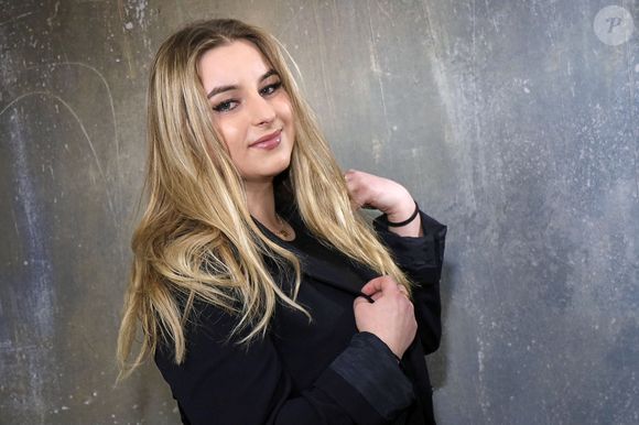 Darina Scotti-Vartan ne comprend pas pourquoi cela a suscité autant d'intérêt.

Portrait de Darina Scotti-Vartan (fille adoptive de la chanteuse S.Vartan et T.Scotti), lors de l'enregistrement de l'émission "L'Instant de Luxe". Le 15 novembre 2021
© Cédric Perrin / Bestimage