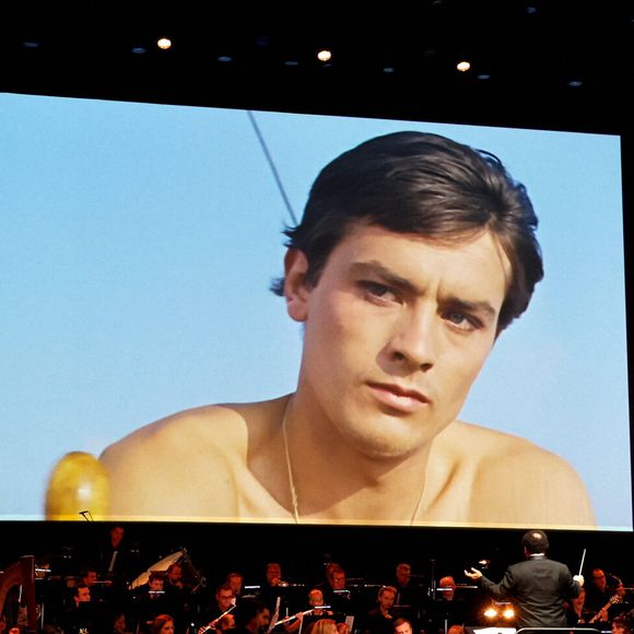 Exclusif - Illustration lors de la soirée hommage Ciné-concert symphonique "Alain Delon, le dernier Samouraï" au palais des congrès à Paris le 8 novembre 2024 le jour de son anniversaire. Pour cette soirée, le chef d'orchestre Vahan Mardirossian a dirigé l'orchestre symphonique de Douai.

© Jacovides / Moreau / Bestimage