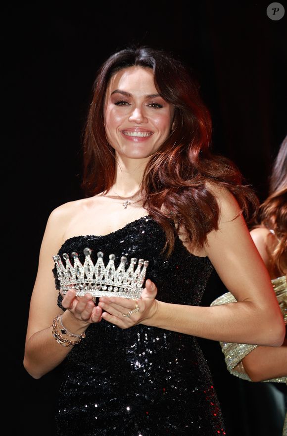 A 28 ans, Diane Leyre est devenue propriétaire pour la première fois d'un bel et grand appartement à Paris. 

Diane Leyre Miss France 2022 lors de l'élection de Miss Vendée 2026 à Aizenay le 10 janvier 2026

Noël Carrier / Bestimage