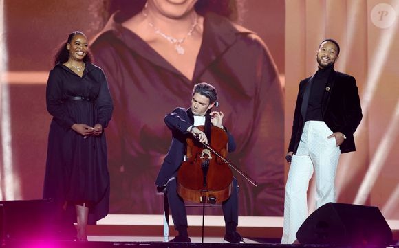Pretty Yende, Gautier Capuçon et John Legend sur la scène du "Gala des pièces jaunes, le concert événement" à La Défense Arena à Nanterre le 23 janvier 2025.
© Jacovides / Moreau / Bestimage