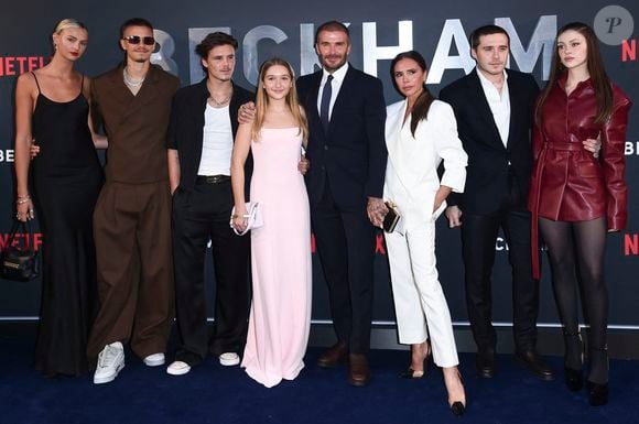 Les parents de 4 enfants possèdent une propriété dans les Cotswolds, l’une des plus belles régions d’Angleterre

Mia Regan, Romeo Beckham, Cruz Beckham, Harper Beckham, David Beckham, Victoria Beckham, Brooklyn Peltz Beckham et Nicola Peltz Beckham à l'avant-première Netflix de la série documentaire 'Beckham' à Londres, le 3 octobre 2023. Action Press / Bestimage