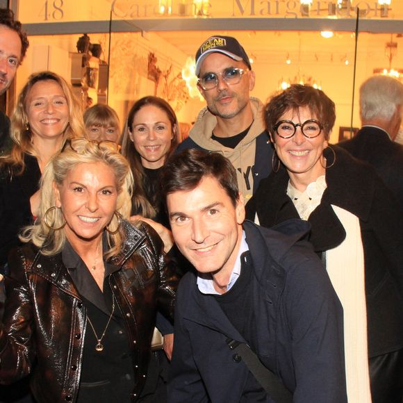 Exclusif - Caroline Margeridon et l'équipe de "Affaire conclue" lors de la Fête des puces de Saint Ouen au Marché Biron le 26 septembre 2024. © Baldini / Bestimage