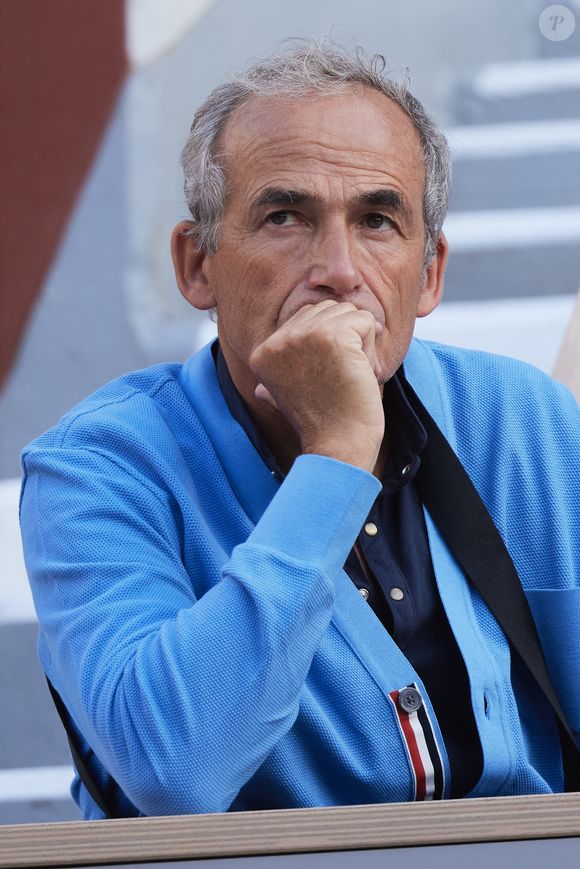 Olivier Kretz (série L'Agence sur TMC et Netflix) - Les célébrités dans les tribunes des Internationaux de France de tennis de Roland Garros 2024 à Paris le 5 juin 2024. © Jacovides-Moreau/Bestimage