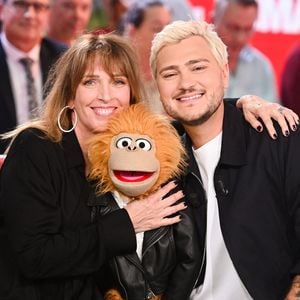 Stéfanie Jarre et Jeff Panacloc - Enregistrement de l'émission Vivement dimanche au studio Rive Gauche, présentée par M.Drucker, diffusée le 07 septembre 2025 sur France 3.  © Guillaume Gaffiot / Bestimage