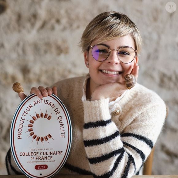 ur Instagram, celle qui souffre de la maladie de Crohn depuis ses 20 ans, a expliqué "être à bout physiquement". "Je souffre beaucoup, cette année, ça a été la pire. 

Perrine, candidate de L'amour est dans le pré saison 2018