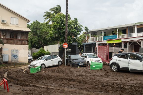 Le bilan humain s’élève à cinq morts après la découverte d’un corps à Saint-Paul, et cinq personnes ont été blessées depuis le 28 février dernier. 

24 heures après le passage du septième cyclone de l'année, baptisé Garance, on peut constater les dégâts sur l'île, dans le centre-ville de la station balnéaire de Saint-Gilles-Les-Bains, île de la Réunion, le 1er mars 2025. Le cyclone est arrivé sur le flanc nord-est de l'île en passant au plus près, à 70 km de l'île de la Réunion, dans la nuit du 28 février 2025. Photo par Romain Philippon/ABACAPRESS.COM