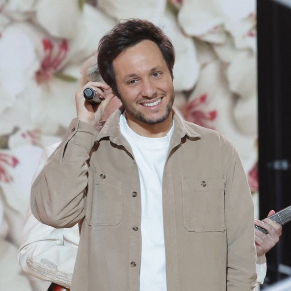 Vianney - Les célébrités se mobilisent pour la 38ème édition du Téléthon dans les studios de France 2 à Paris, le 29 novembre 2024. 
© Coadic Guirec / Bestimage