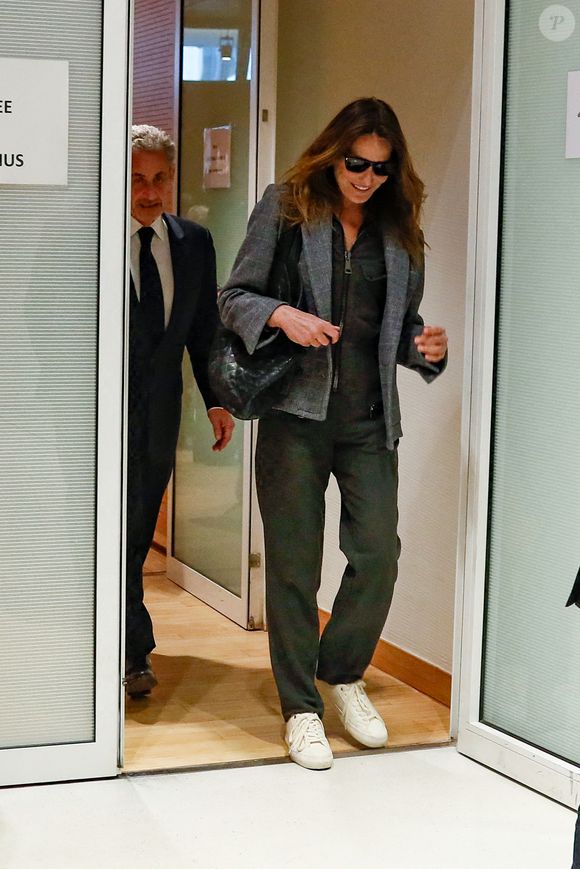 Nicolas Sarkozy et sa femme Carla Bruni à la sortie du dernier jour du procès pour des accusations de financement illégal de la campagne présidentielle victorieuse de 2007, décision le 25 septembre pour Nicolas Sarkozy et ses coprévenus, au tribunal de Paris, France, le 8 avril 2025. © Christophe Clovis/Bestimage