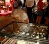 Au milieu de ce catalogue impressionnant, un bijou d'exception a enregistré l'enchère la plus haute.

Les effets personnels de Brigitte Bardot sont exposés au public avant leur vente aux enchères le 21 septembre 2026 à l’Hôtel Drouot à Paris.

 © Christophe Aubert/Bestimage