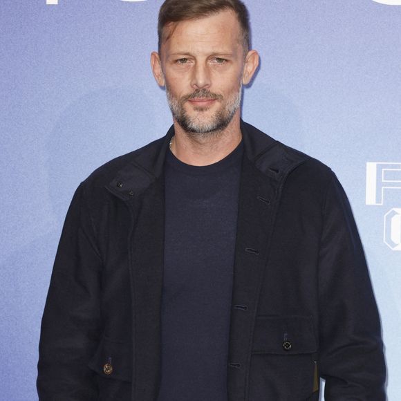 Une plainte pour violence a été déposée contre l'acteur Nicolas Duvauchelle.

Nicolas Duvauchelle au photocall de la soirée de clôture lors de la 26ème Edition du Festival de la Fiction de La Rochelle.