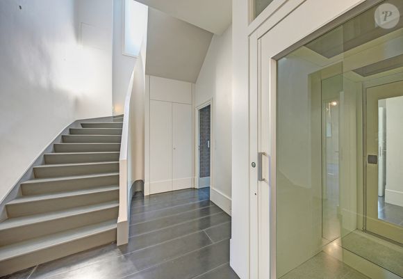 Exclusif - Située à Louveciennes, aux portes de Paris, sur le chemin des impressionnistes, cette belle demeure bourgeoise néo-classique, a été construite au milieu du XIXème siècle, appelée le "Domaine de Voisins", et ayant eu comme illustre propriétaire, Karl Lagerfeld. © Marc Ausset-Lacroix / Bestimage