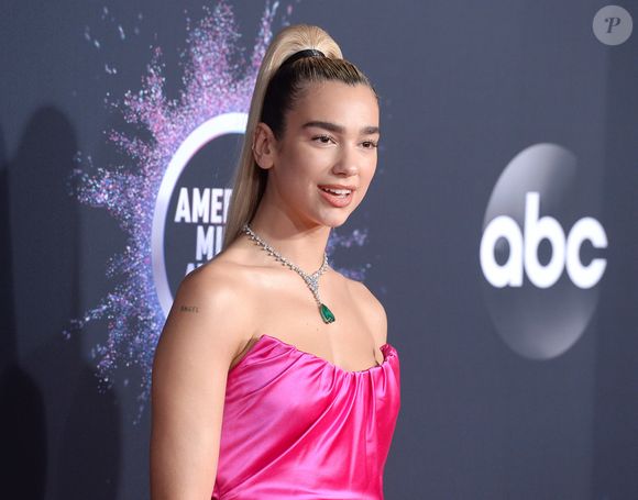 Dua Lipa à la 47e soirée annuelle des "American Music Awards" au théâtre Microsoft à Los Angeles, le 24 novembre 2019.
© Bestimage