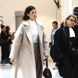 Iris Mittenaere et son avocate, maître Emilie Bruézière  - Procès de Bruno Pelat, ex-compagnon d'Iris Mittenaere, jugé en comparution immédiate pour violences conjugales devant le tribunal de Paris, le 6 novembre 2024
© Christophe Clovis / Bestimage