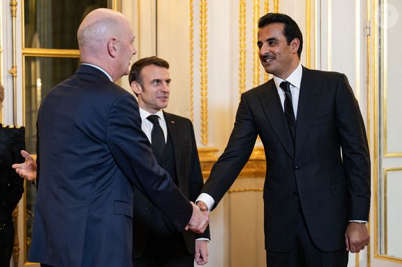 Et est située à quelques minutes du Campus du PSG. 
Roland Lescure, ministre en charge de l'industrie et de l'energie, Le président Emmanuel Macron, l'émir du Qatar son altesse Tamim ben Hamad Al Thani - Le président Emmanuel Macron et l'émir du Qatar accueillent les invités au dîner d'état en l'honneur de l'émir au palais de l'Elysée à Paris le 27 février 2024. © Eric Tschaen / Pool / Bestimage